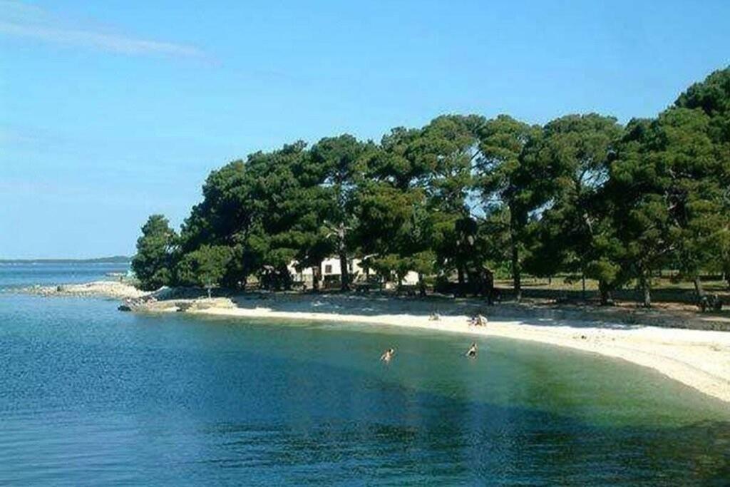 Apartment Vesna For 2, Free Parking And Wi-Fi Πούλα Εξωτερικό φωτογραφία