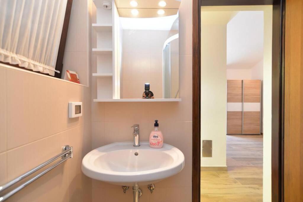 Apartment Vesna For 2, Free Parking And Wi-Fi Πούλα Εξωτερικό φωτογραφία