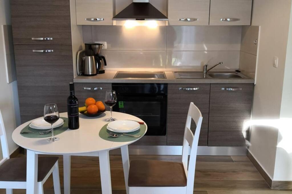 Apartment Vesna For 2, Free Parking And Wi-Fi Πούλα Εξωτερικό φωτογραφία
