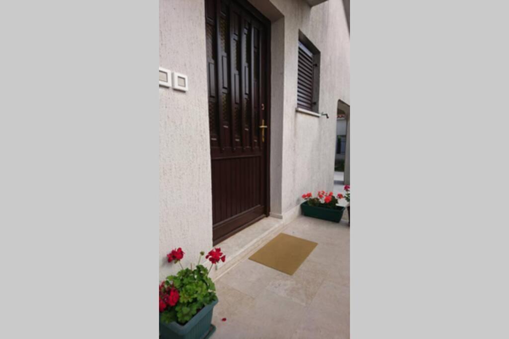 Apartment Vesna For 2, Free Parking And Wi-Fi Πούλα Εξωτερικό φωτογραφία