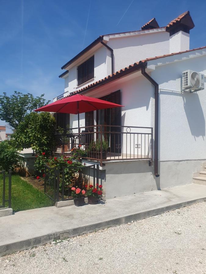 Apartment Vesna For 2, Free Parking And Wi-Fi Πούλα Εξωτερικό φωτογραφία